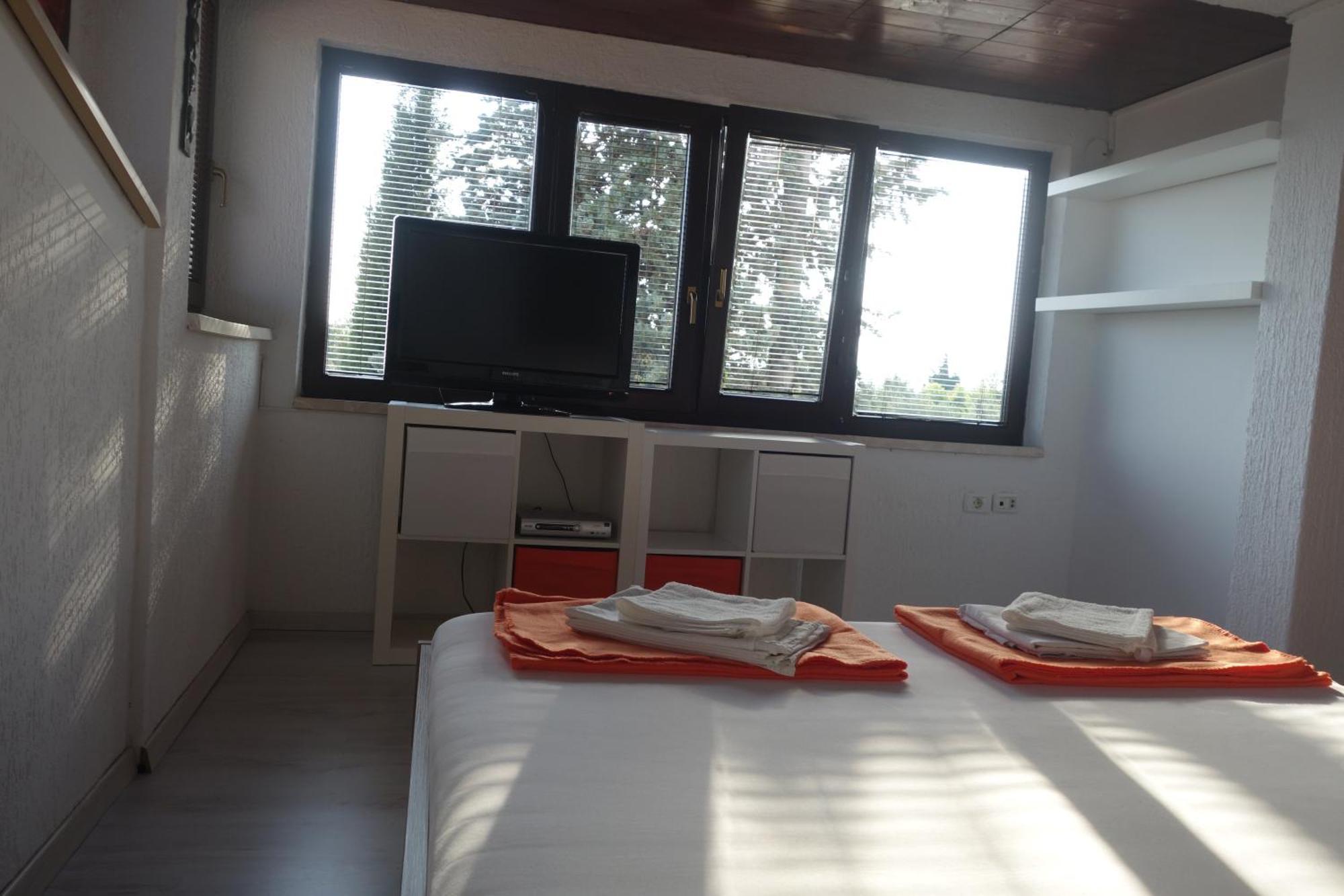 Apartma Beli Kriz *